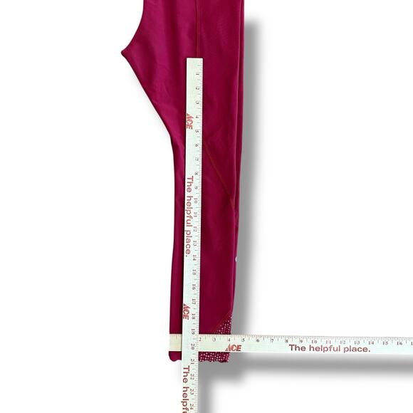 Lululemon Athletica Scalloped Reflective‎ Luxtreme Leggings Size 4 Red Gym - Picture 6 of 10